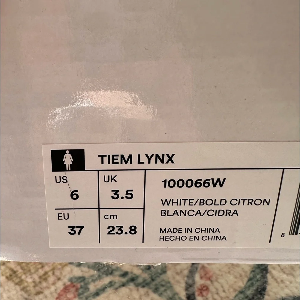 Tiem Lynx Size 6 Never Worn! With cleat set